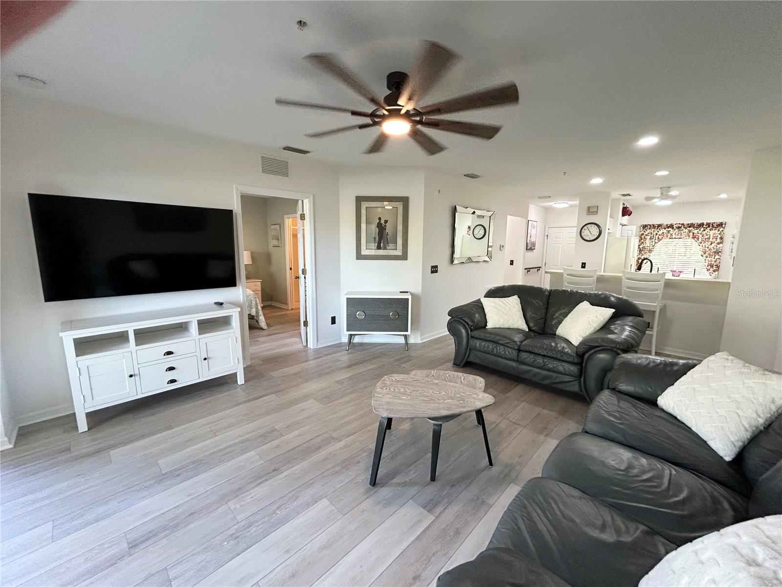 WATERSIDE CLUB III AT HERITAGE OAK PARK - Residential