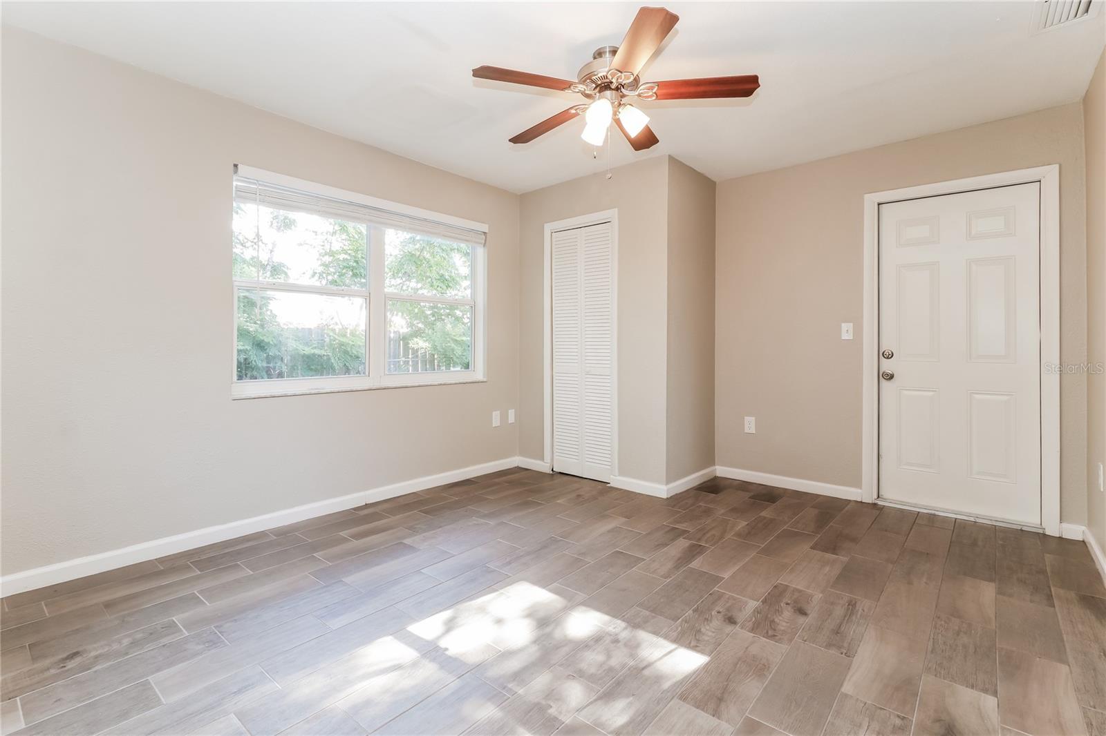 PALM TERRACE GARDENS UNIT 5 - Residential Lease