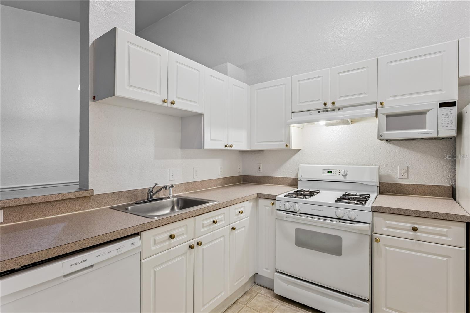 GRAND RESERVE/KIRKMAN PARKE CO - Residential