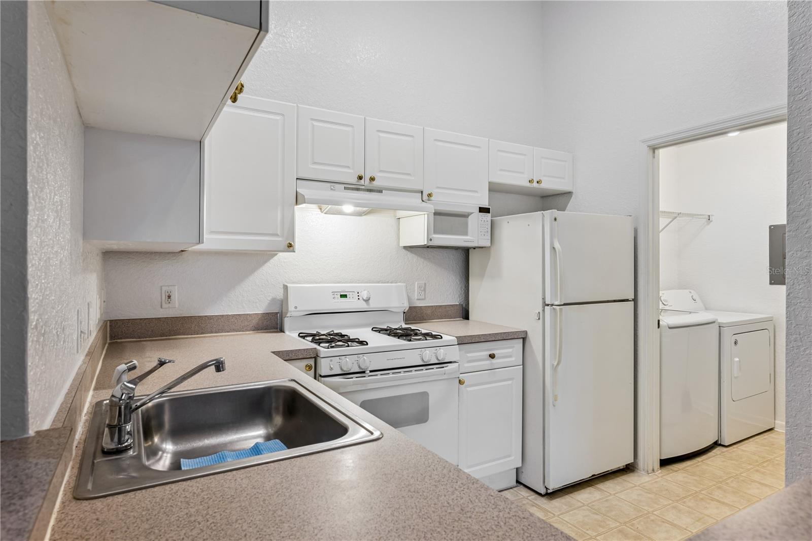 GRAND RESERVE/KIRKMAN PARKE CO - Residential