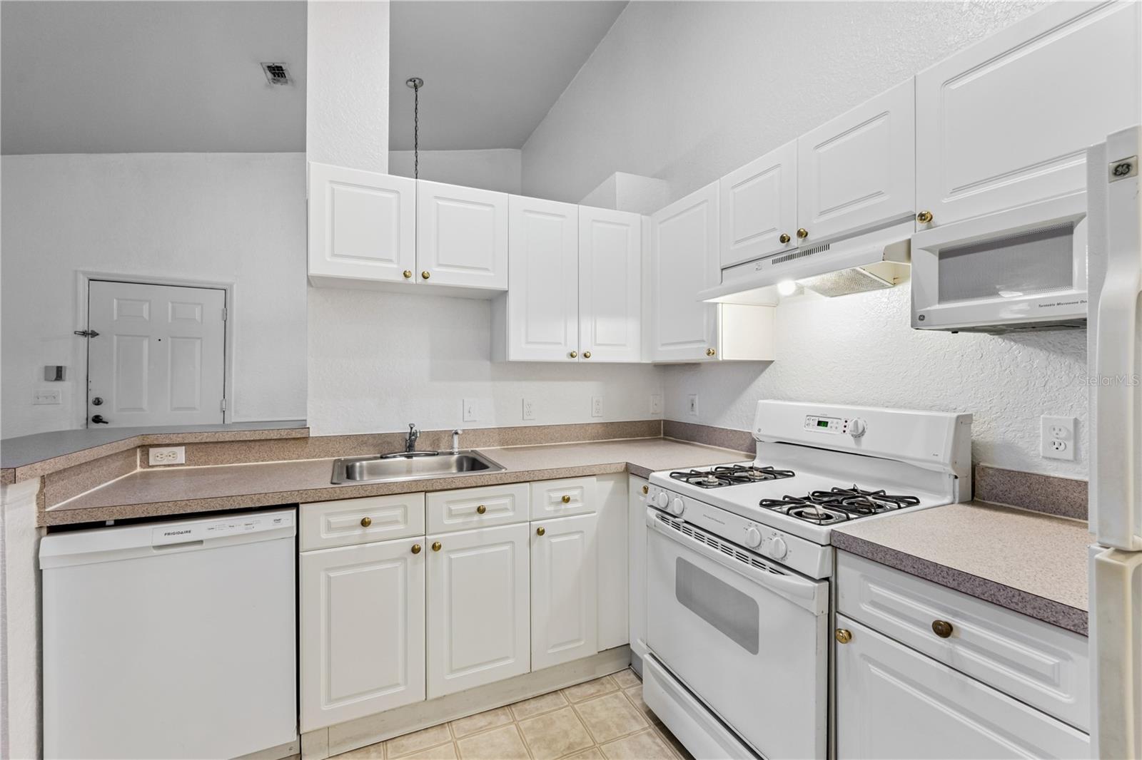 GRAND RESERVE/KIRKMAN PARKE CO - Residential