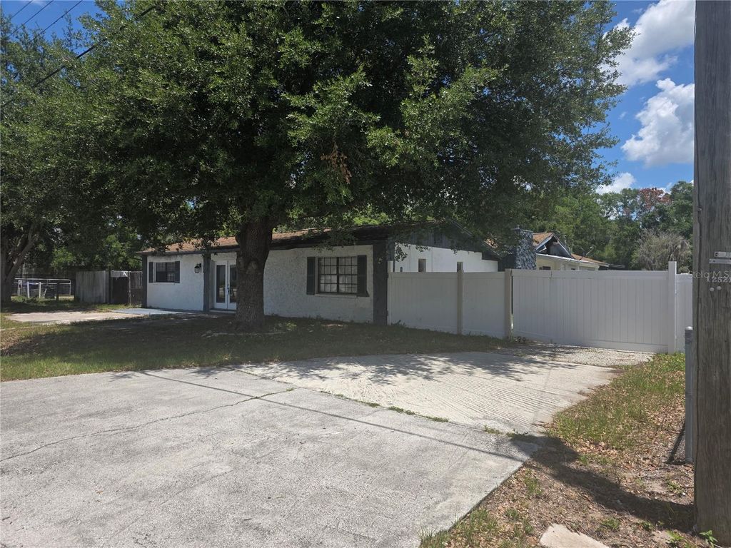 Photo of 12521 Pittsfield Avenue, Tampa, FL 33624 (MLS # W7885914)