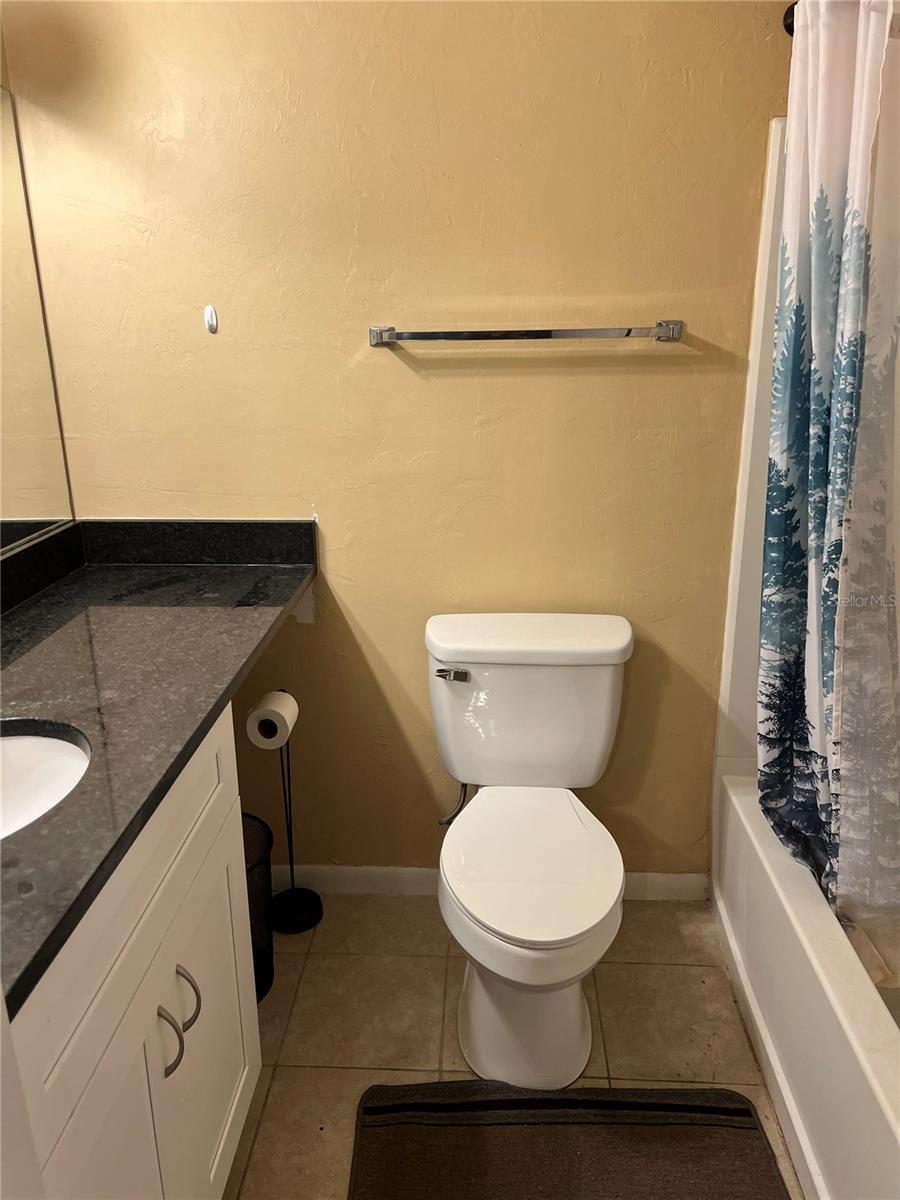 3800 SW 20TH AVENUE 204-Rm 4