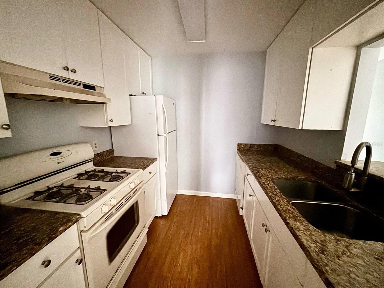 PARK LAKE #3 - Residential Lease