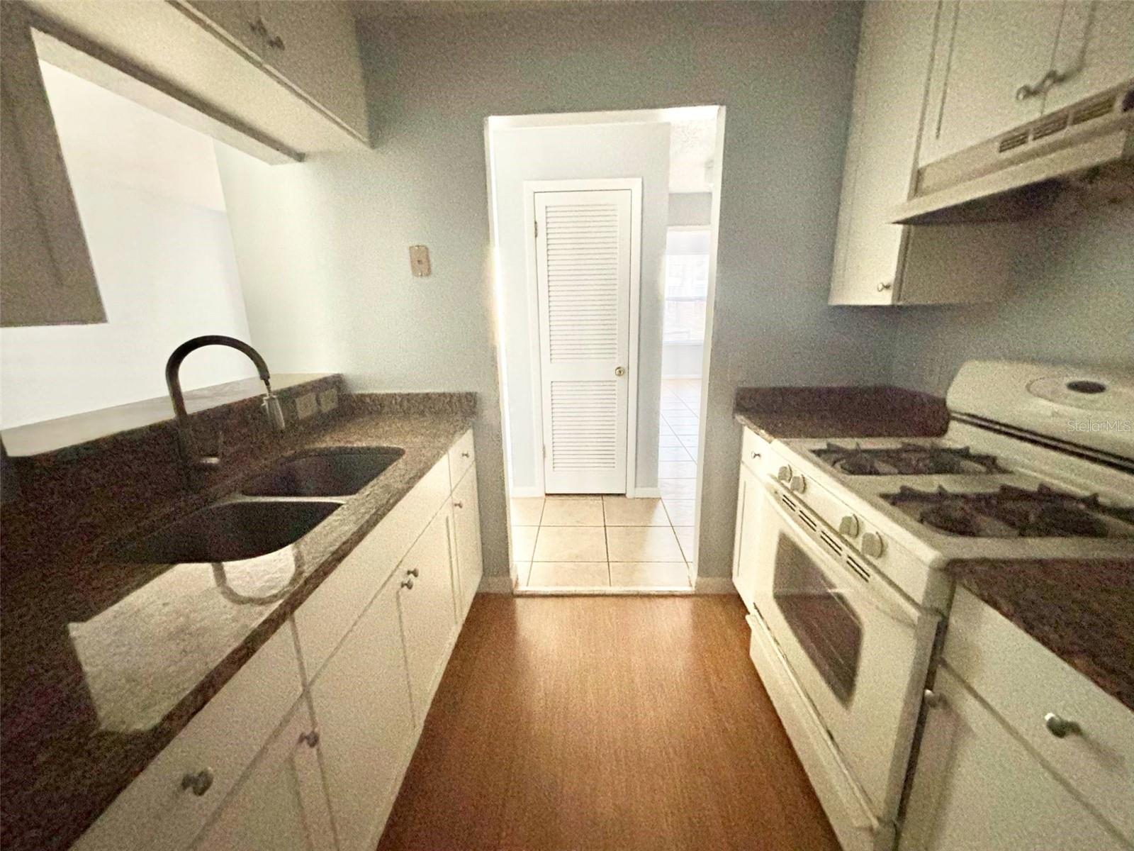 PARK LAKE #3 - Residential Lease