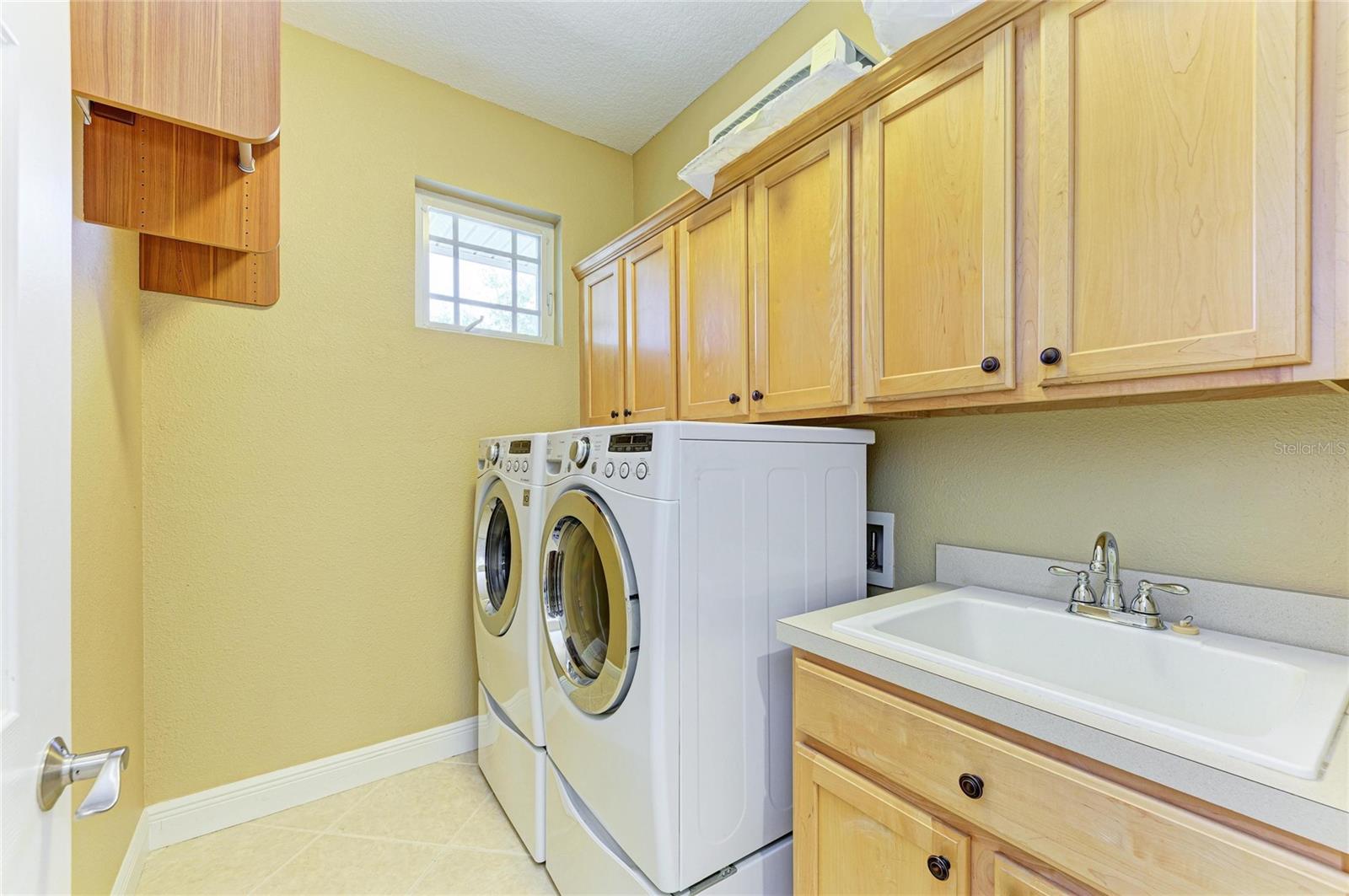 THE MOORINGS AT EDGEWATER III - Residential