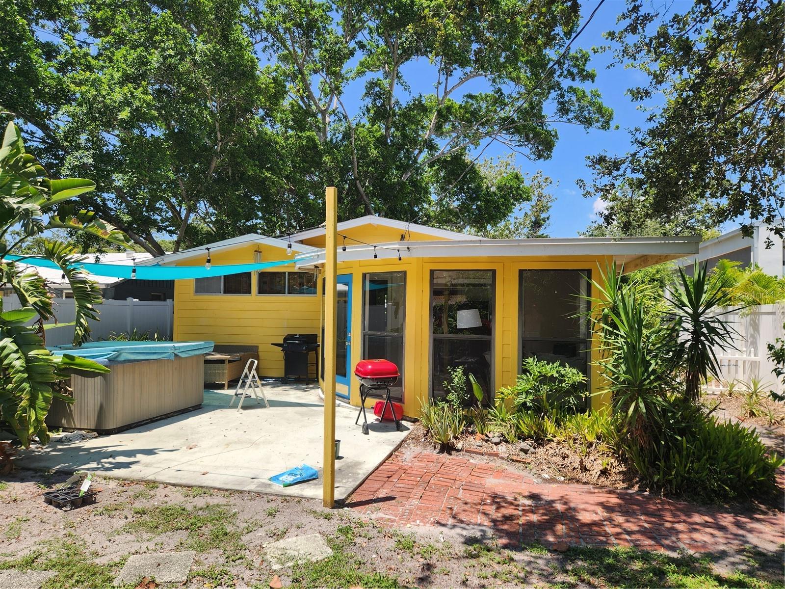 Charming 2-bedroom, 1-bath home offering 1,641 sq ft of living space on a 6,250 sq ft lot in the heart of Sarasota. Minutes from downtown, beaches, and parks—ideal for end users or investors. No HOA, no flood zone. Great opportunity in a prime location!