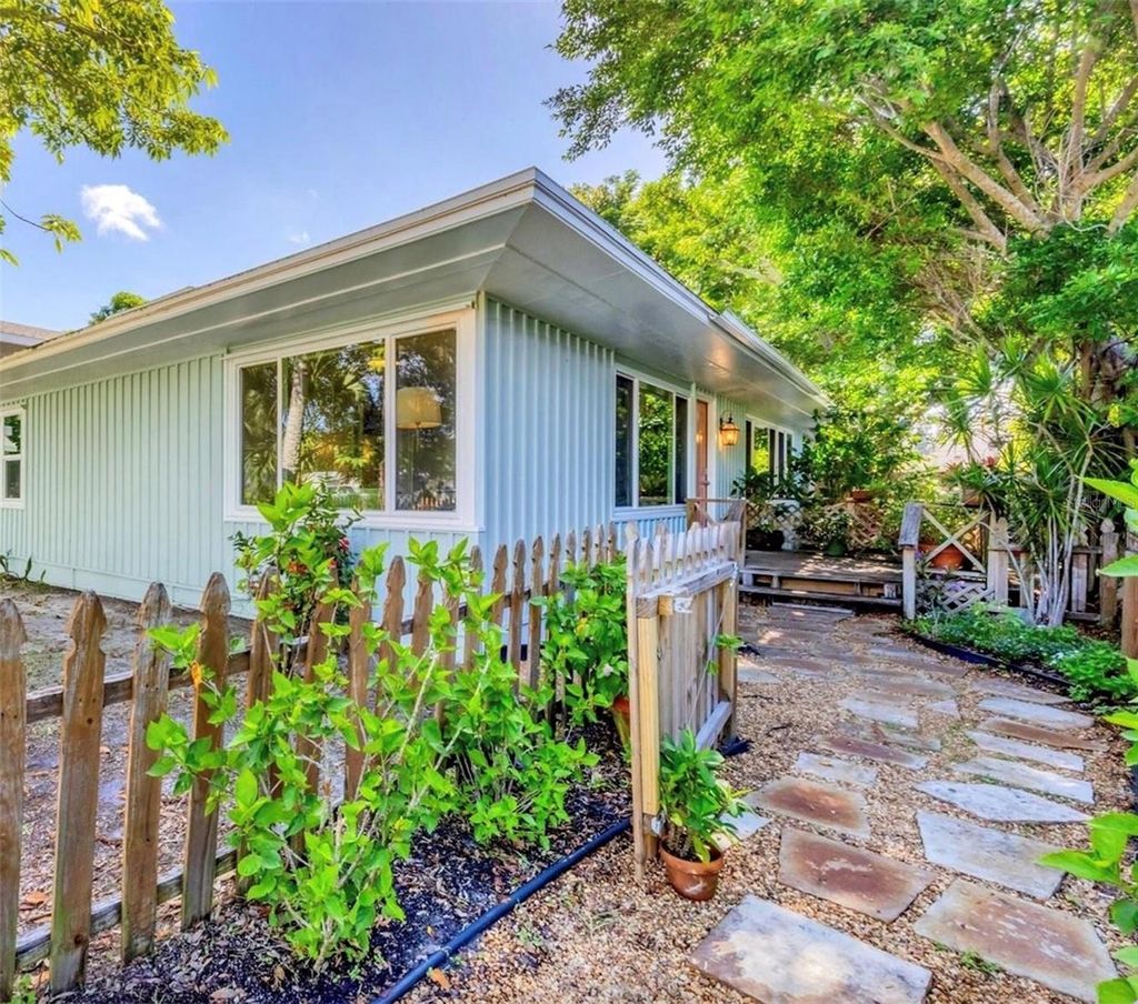 Photo of 3734 Iroquois Avenue, Sarasota, FL 34234 (MLS # A4659617)