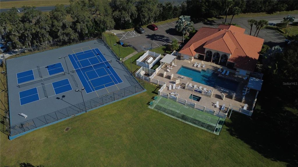 Photo of 110 Morning Glory Circle, Winter Haven, FL 33884 (MLS # P4937101)