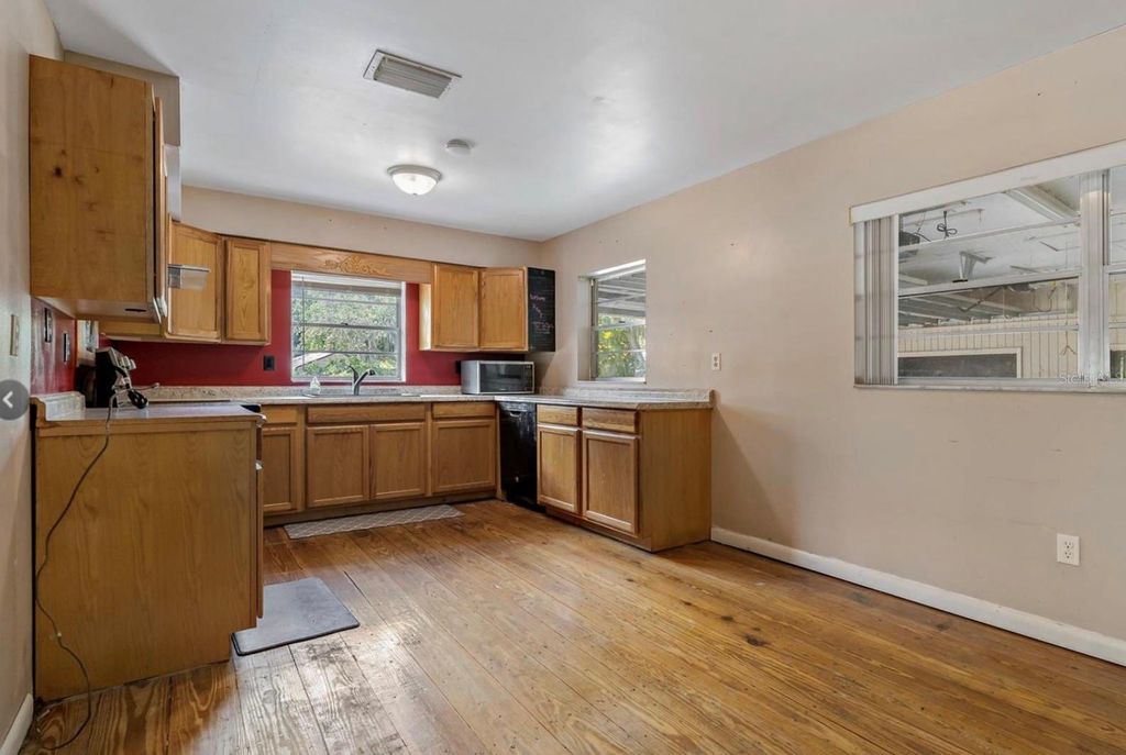 Photo of 208 Lake Dale Dr, Auburndale, FL 33823 (MLS # O6384835)