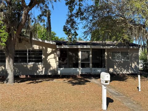 Photo of 208 Lake Dale Dr, Auburndale, FL 33823 (MLS # O6384835)