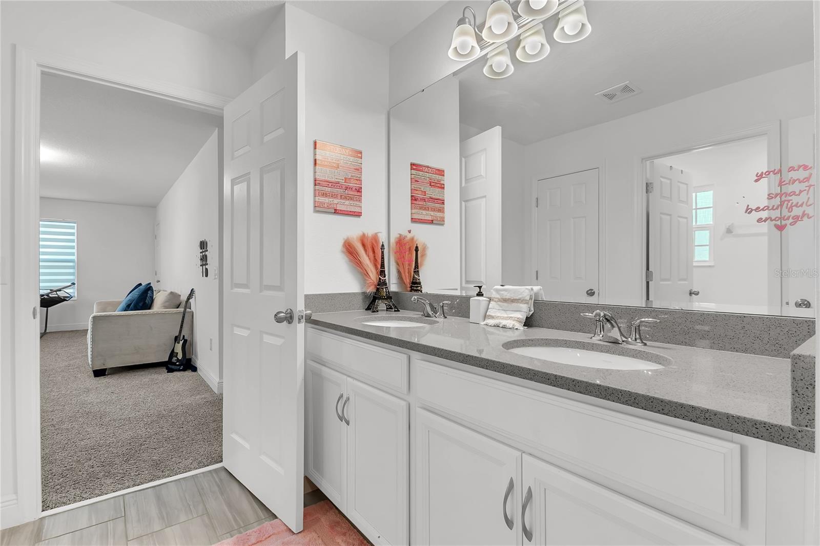 HANOVER LAKES PH 4 - Residential