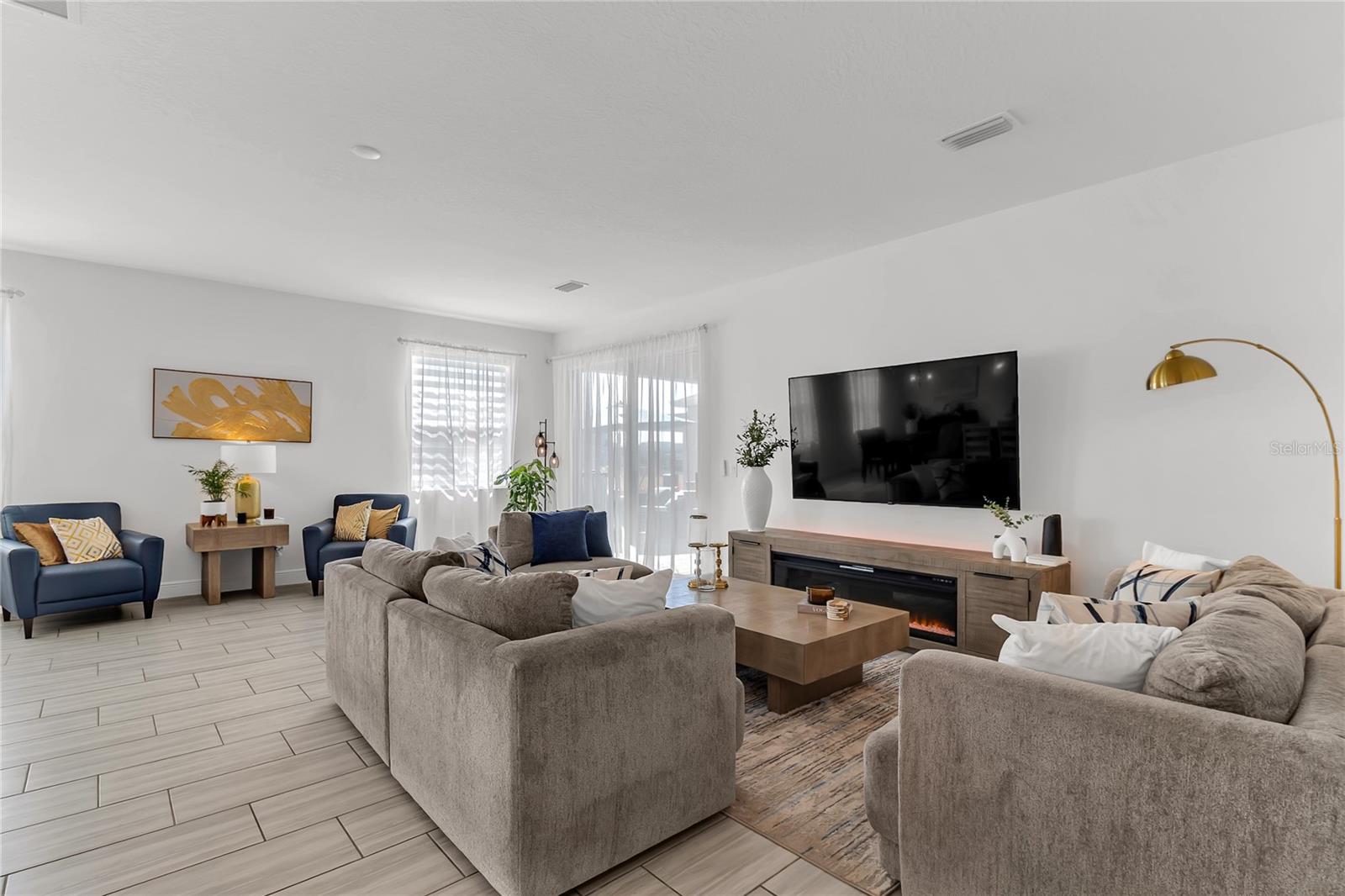 HANOVER LAKES PH 4 - Residential