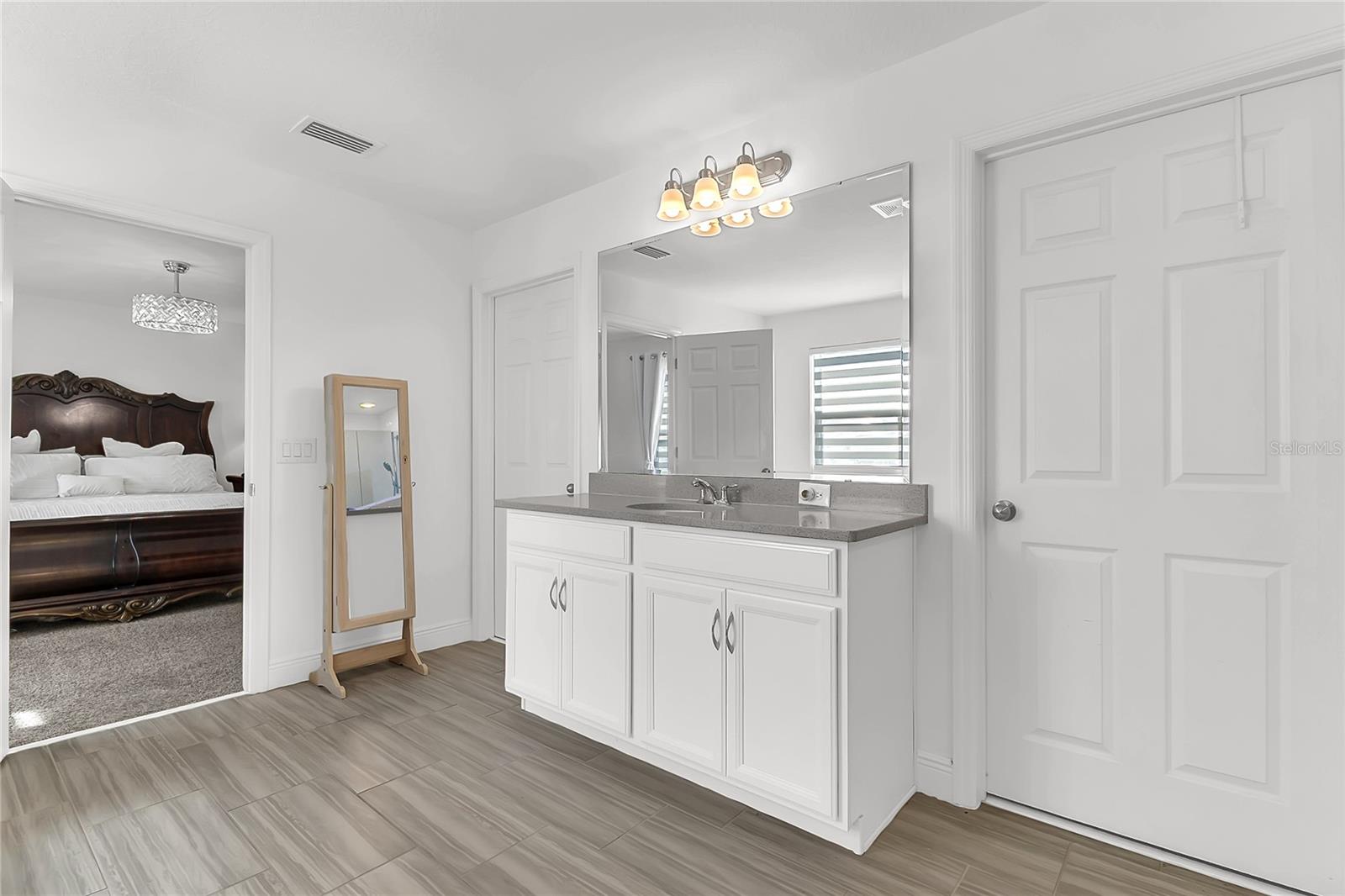 HANOVER LAKES PH 4 - Residential