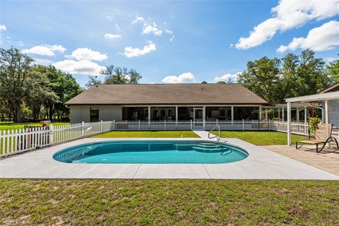 Tiny photo for 10871 SE County Road 326, Morriston, FL 32668 (MLS # OM725937)