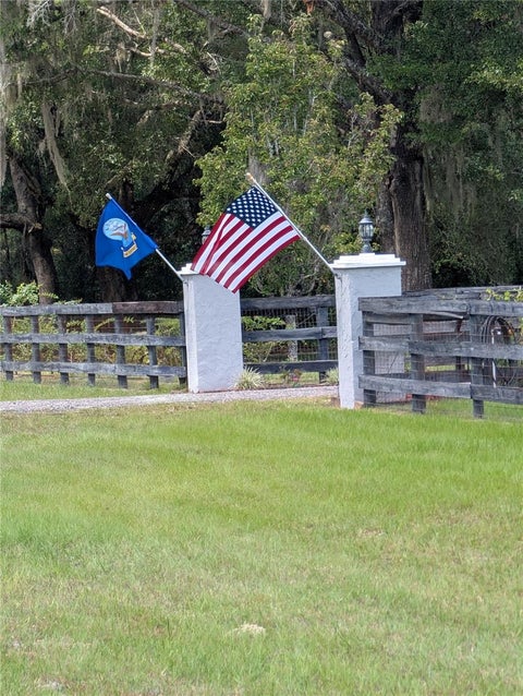 Tiny photo for 10871 SE County Road 326, Morriston, FL 32668 (MLS # OM725937)