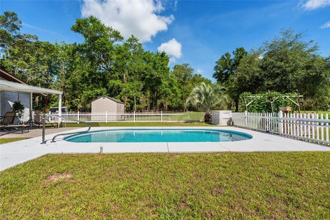 Tiny photo for 10871 SE County Road 326, Morriston, FL 32668 (MLS # OM725937)