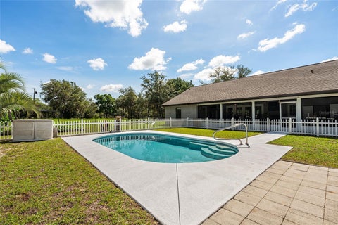 Tiny photo for 10871 SE County Road 326, Morriston, FL 32668 (MLS # OM725937)