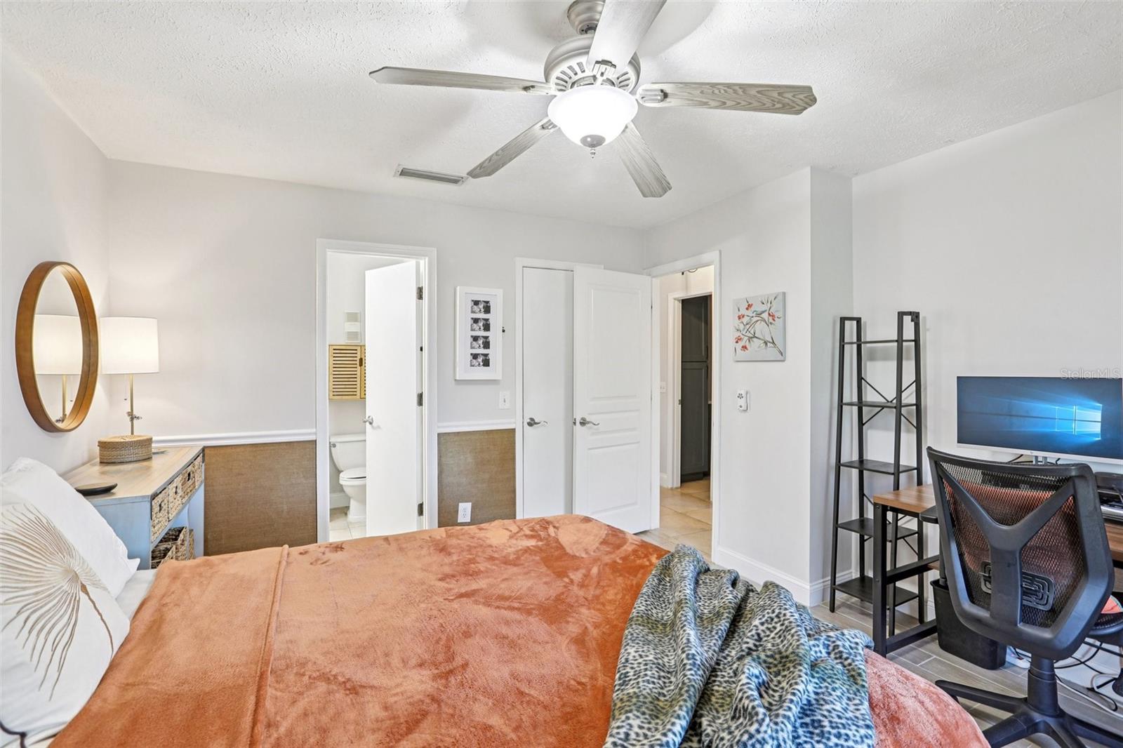 WHISPERING OAKS - Residential