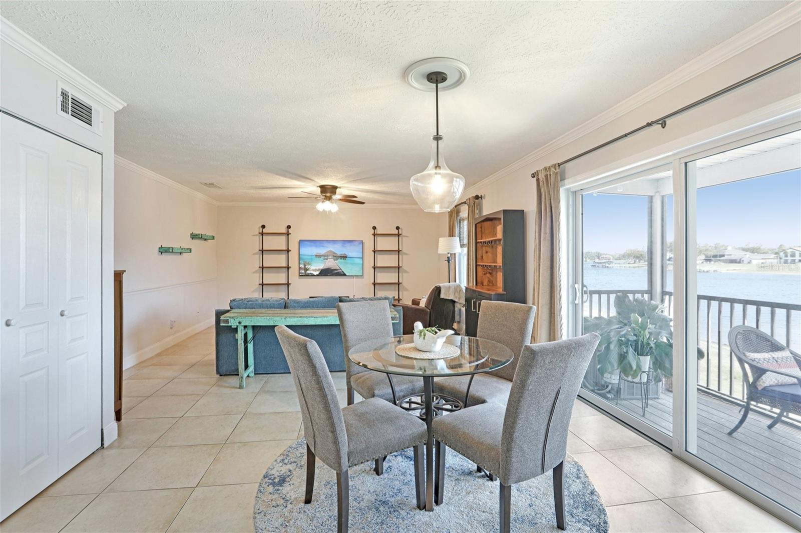 WHISPERING OAKS - Residential