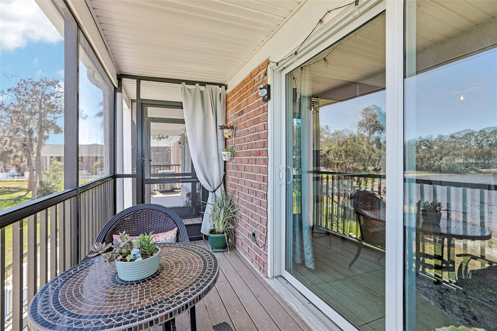 WHISPERING OAKS - Residential