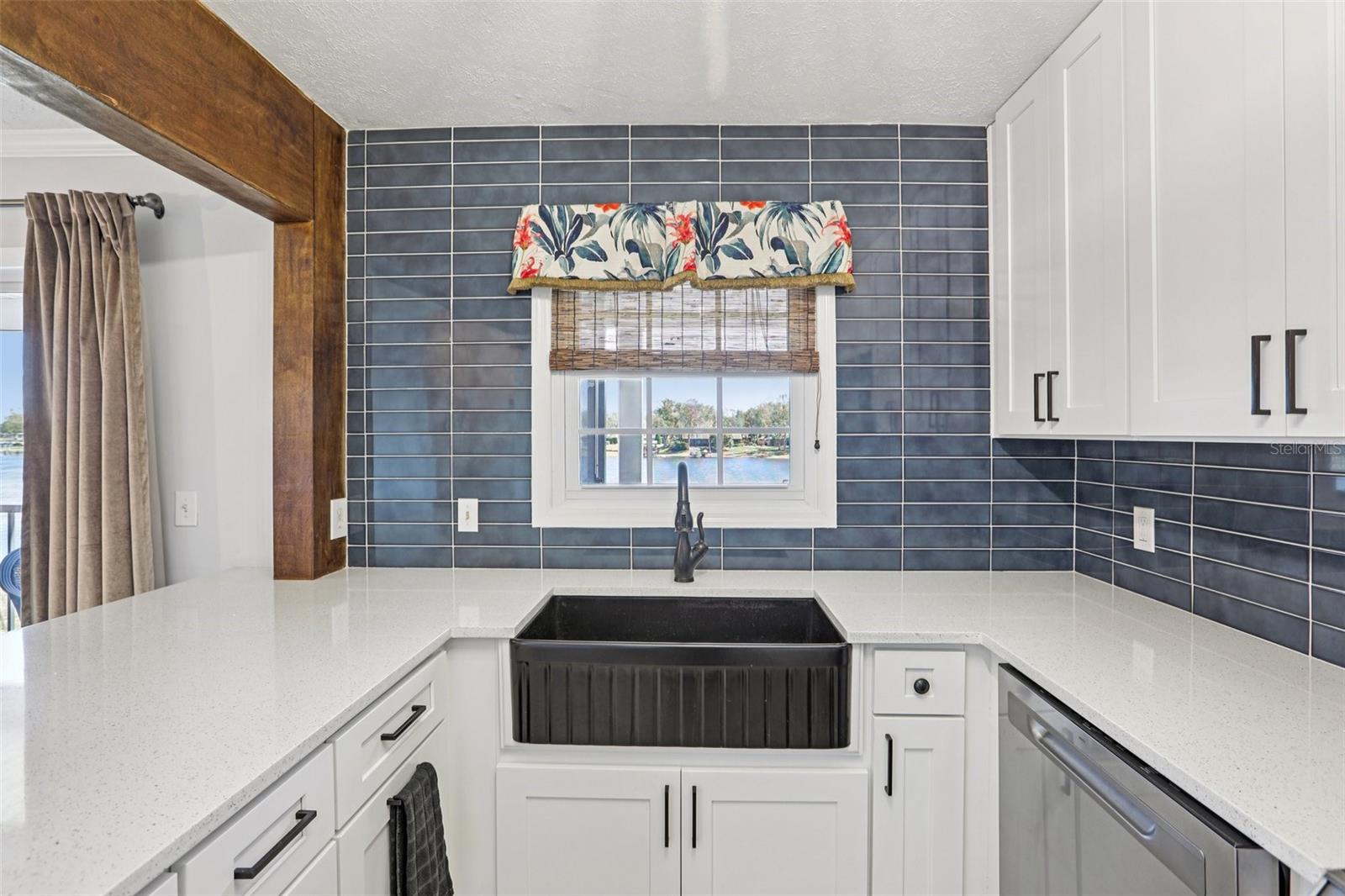 WHISPERING OAKS - Residential