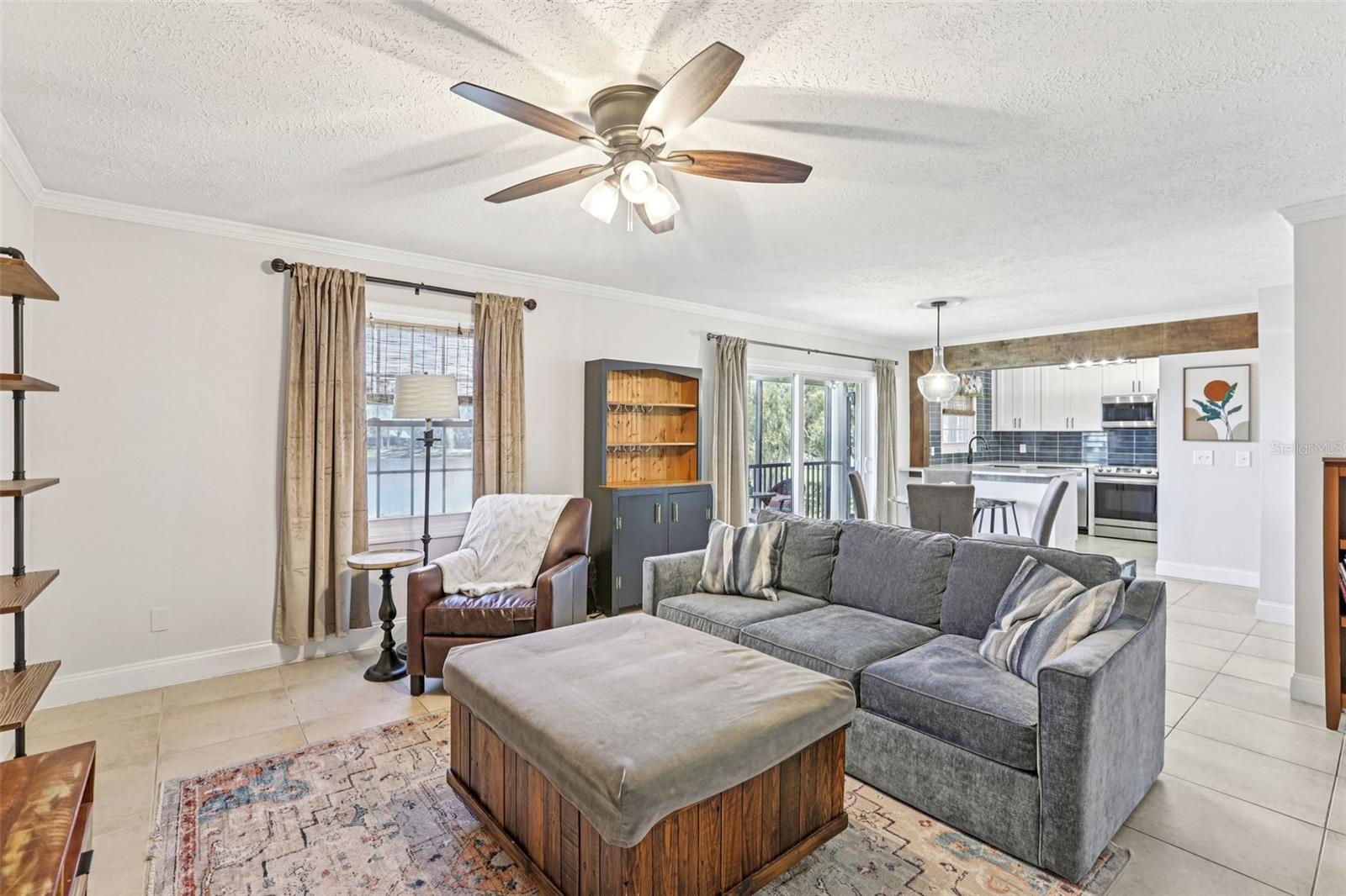 WHISPERING OAKS - Residential