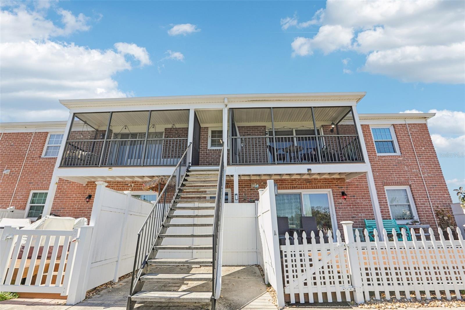 WHISPERING OAKS - Residential