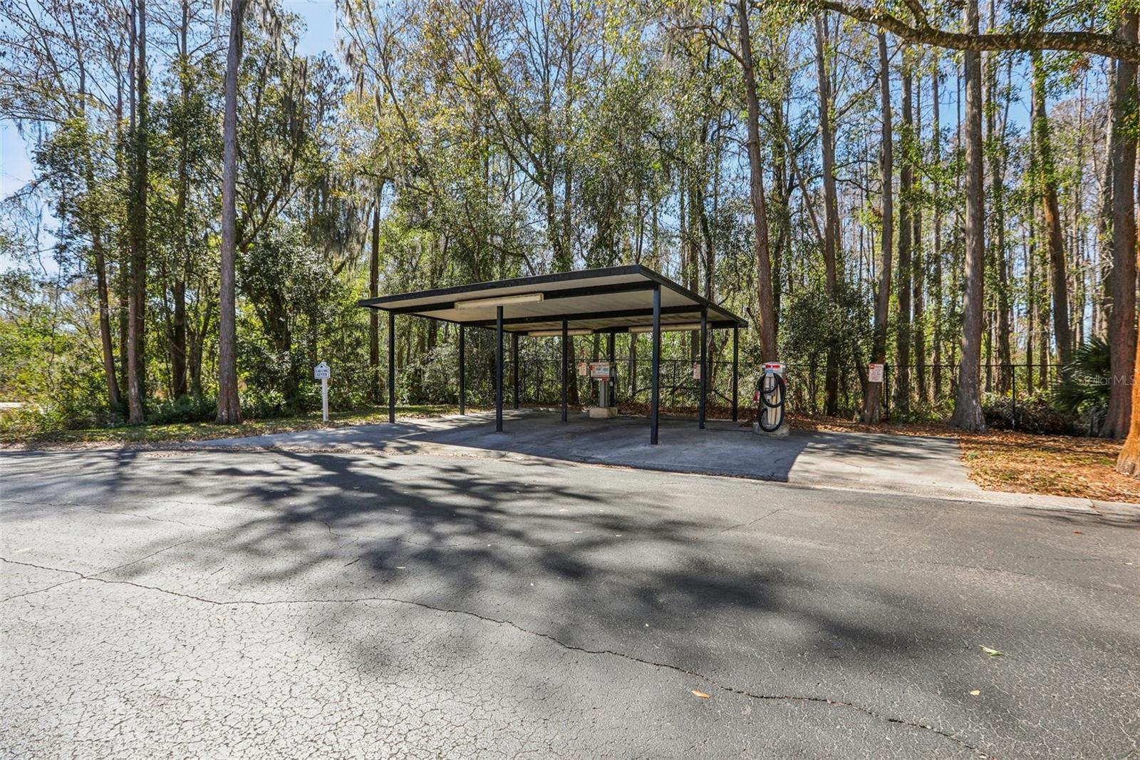 WHISPERING OAKS - Residential