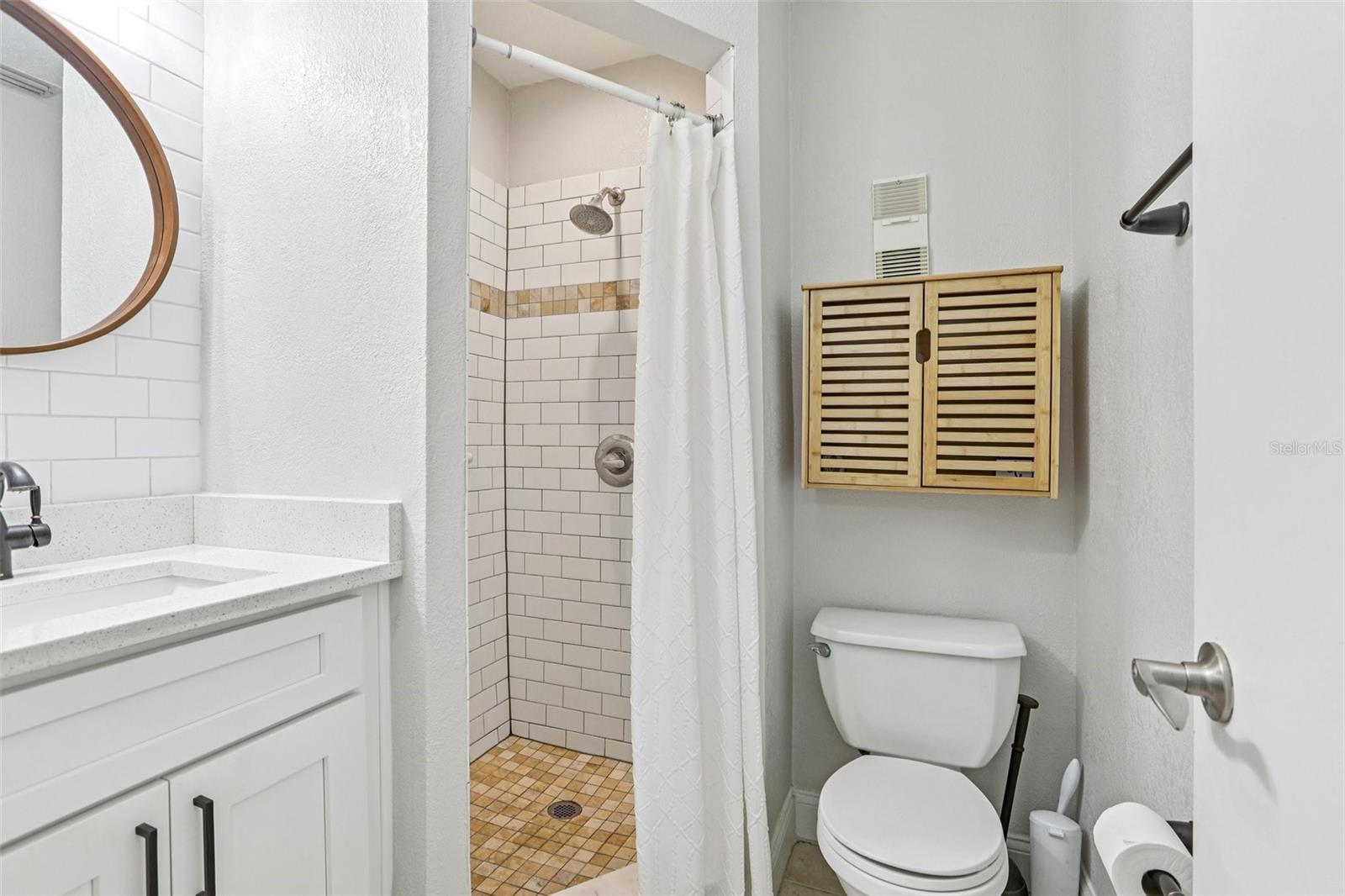 WHISPERING OAKS - Residential