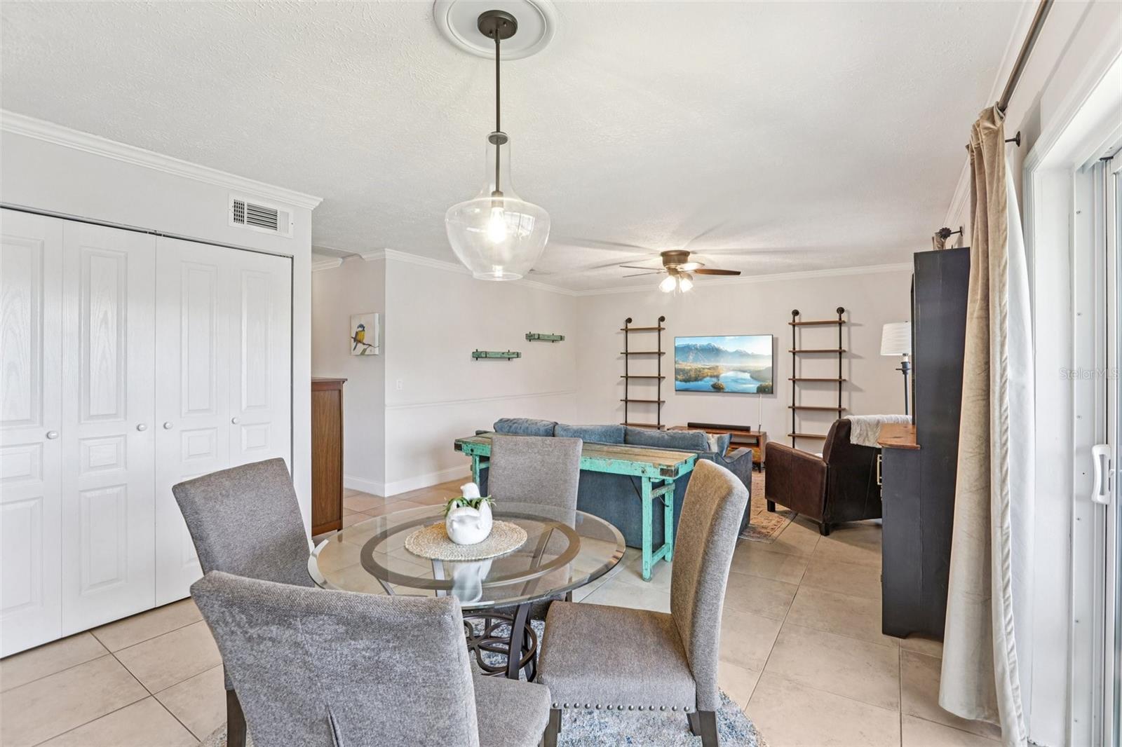 WHISPERING OAKS - Residential