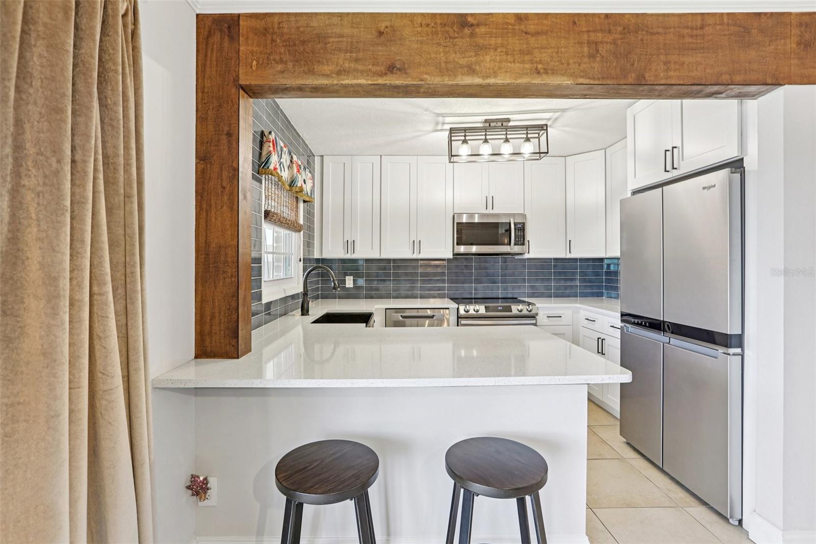 WHISPERING OAKS - Residential