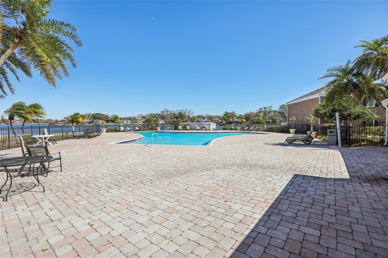 WHISPERING OAKS - Residential