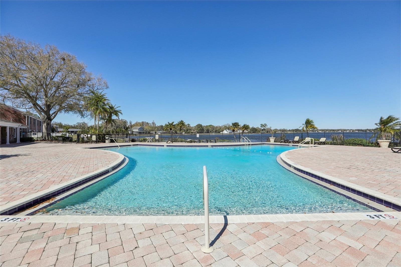 WHISPERING OAKS - Residential