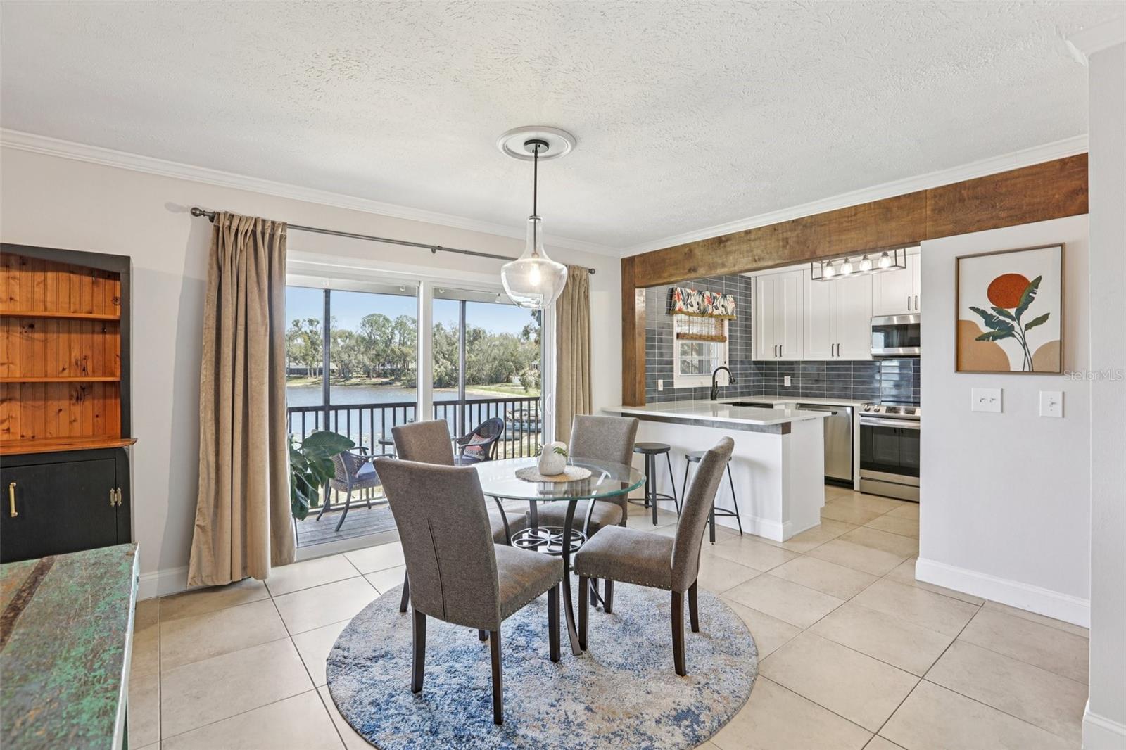 WHISPERING OAKS - Residential