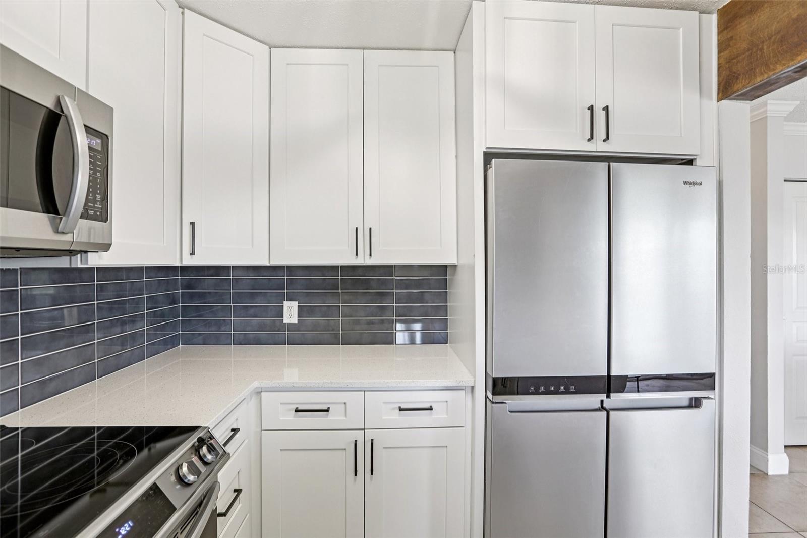 WHISPERING OAKS - Residential