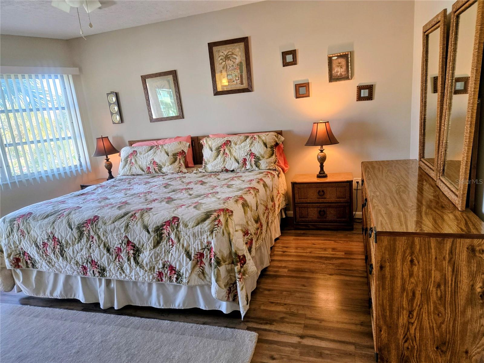 SIESTA HARBOR I - Residential