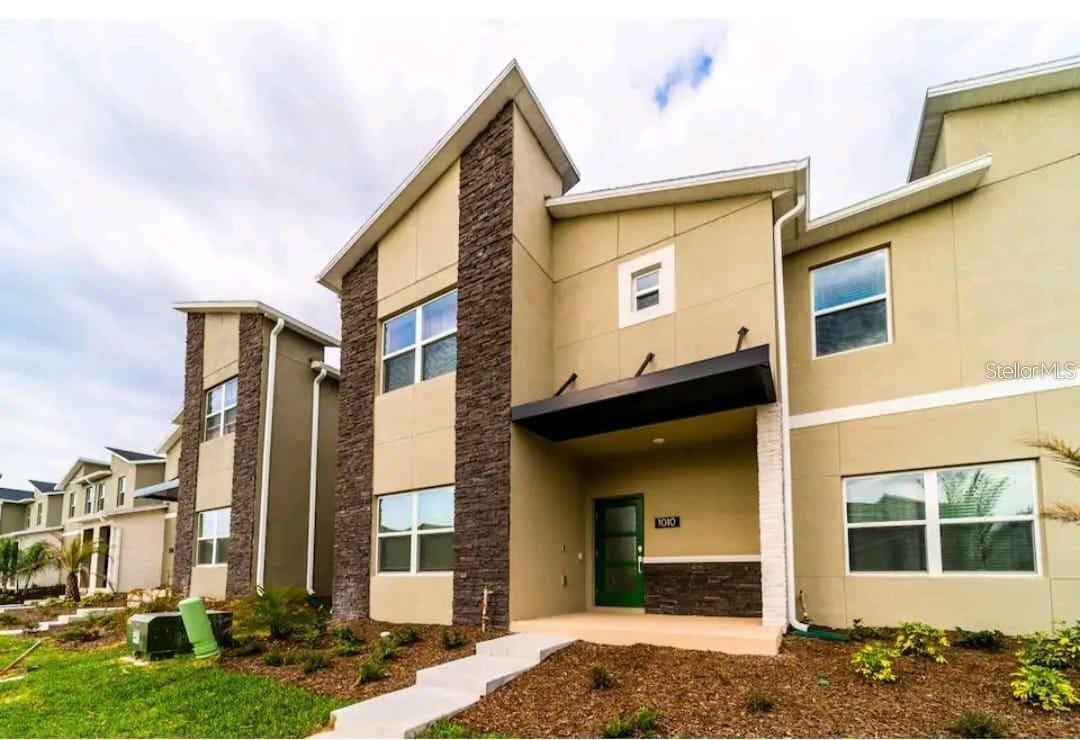 Welcome to this stunning residence located at 1002 Splash Shot, Davenport, a home designed to combine comfort, style, and the perfect location. Featuring 4 spacious bedrooms and 3 bathrooms, this property offers the ideal space whether you’re looking for a primary residence, a vacation retreat, or an investment opportunity. Its modern layout creates a warm and functional atmosphere, perfect for family living or entertaining guests.
Nestled in one of Davenport’s most desirable communities, this home offers access to resort-style amenities including a pool, sports courts, recreational areas, and a fitness center, all while being just minutes away from Orlando’s world-famous theme parks, championship golf courses, shopping, dining, and major highways. Here, you’ll enjoy not just a home, but a lifestyle full of fun and convenience.
Don’t miss the chance to make this gem in the heart of Central Florida yours today!