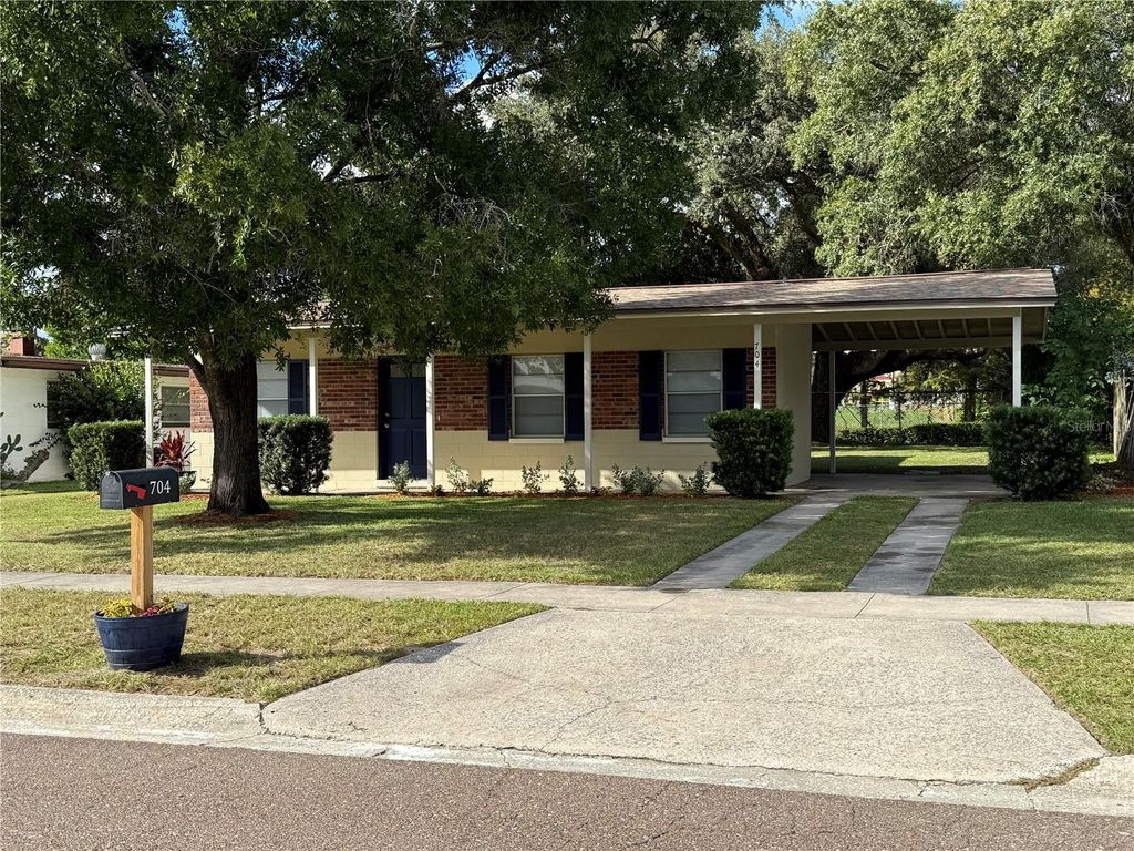 Photo of 704 Westbrook Avenue, Brandon, FL 33511 (MLS # TB8436326)