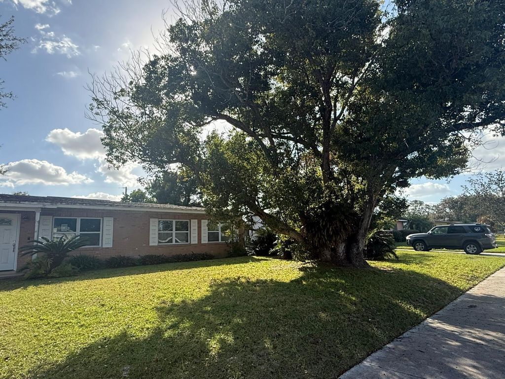 Photo of 2200 Mosher Drive, Orlando, FL 32810 (MLS # S5140873)