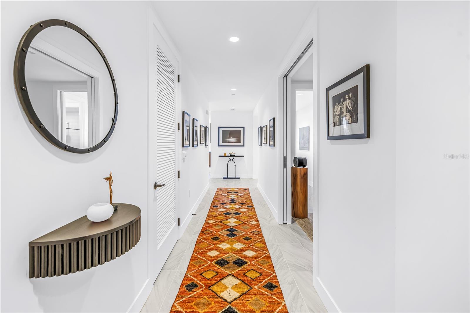 REFLECTION CONDO - Residential