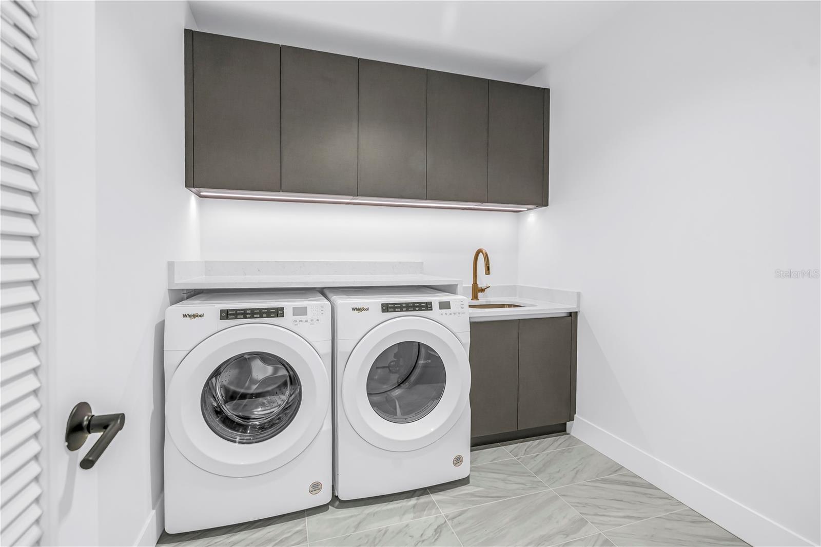 REFLECTION CONDO - Residential