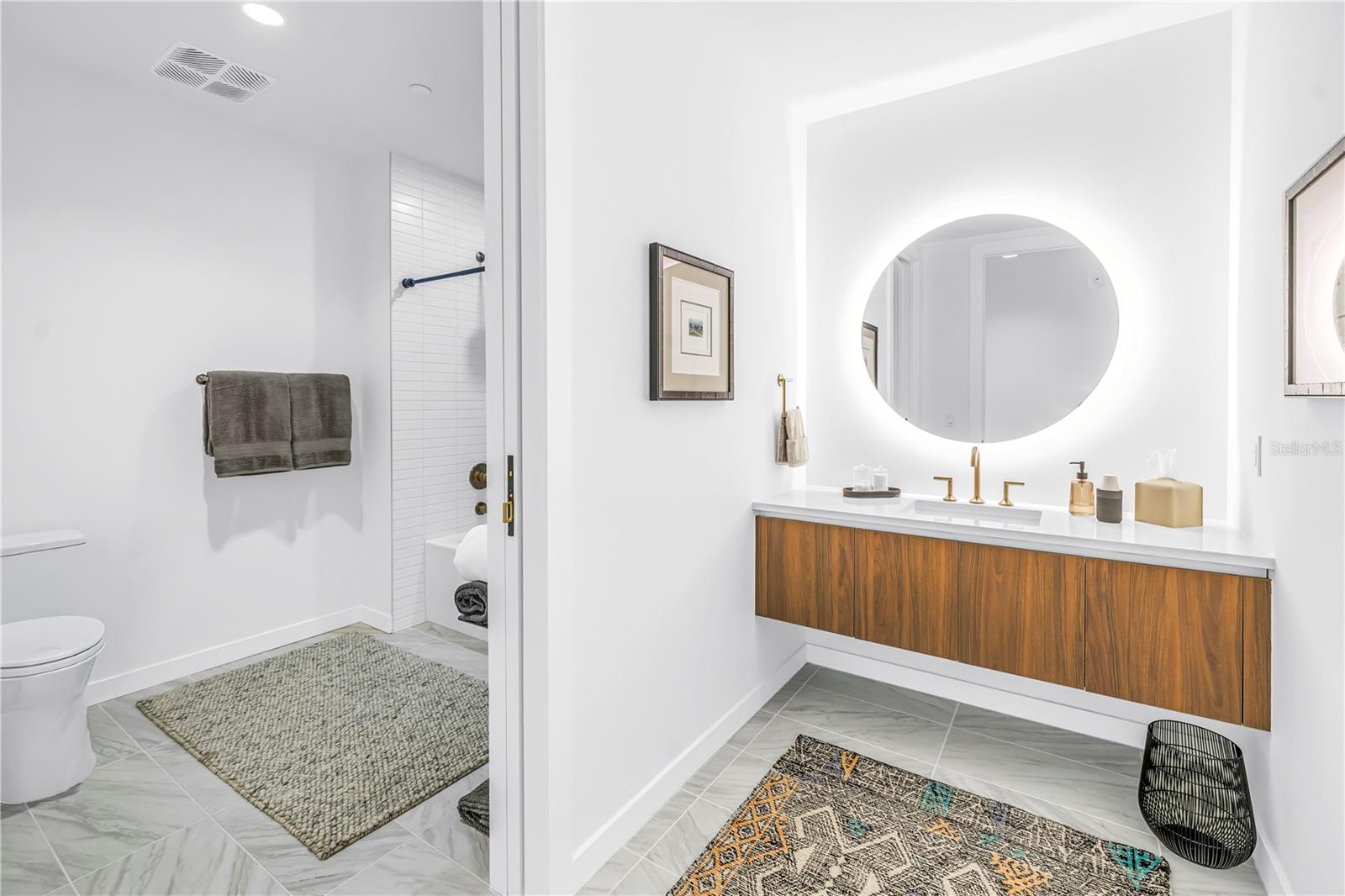 REFLECTION CONDO - Residential