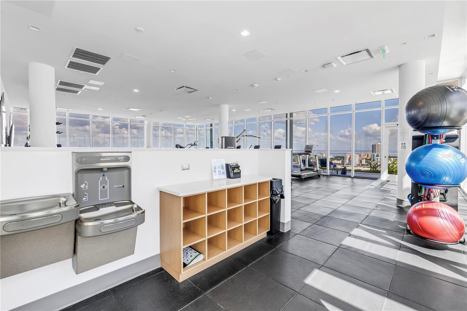 REFLECTION CONDO - Residential