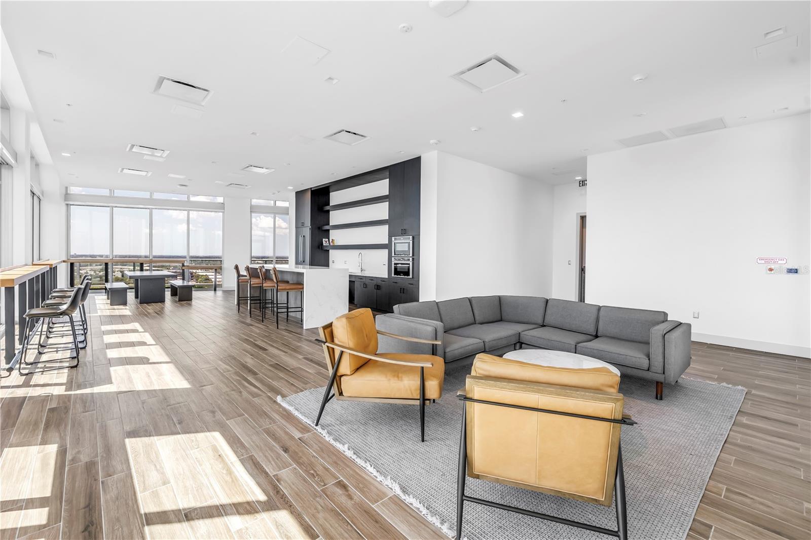 REFLECTION CONDO - Residential