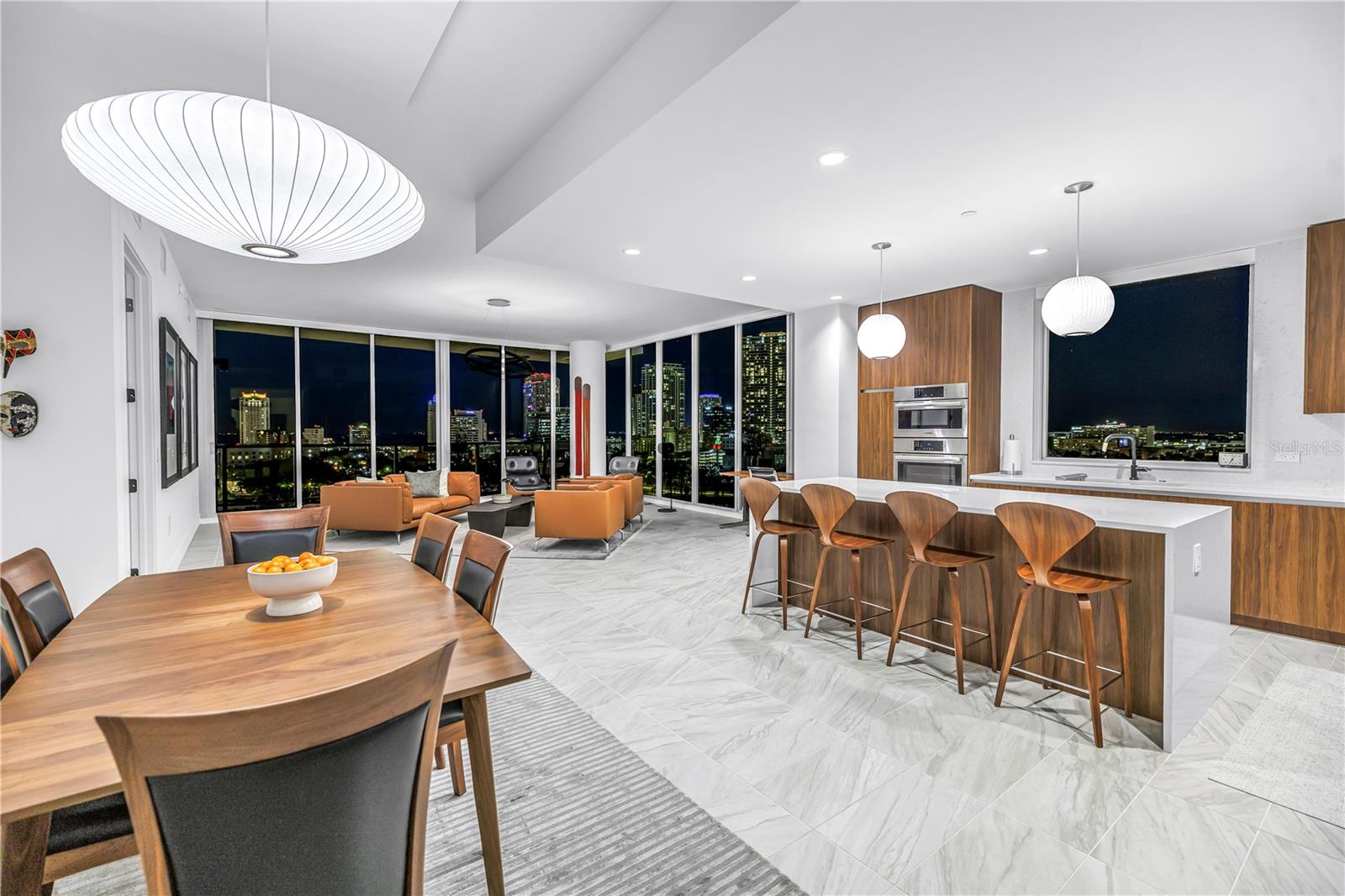 REFLECTION CONDO - Residential