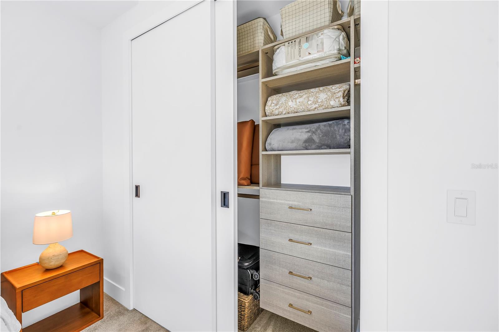 REFLECTION CONDO - Residential