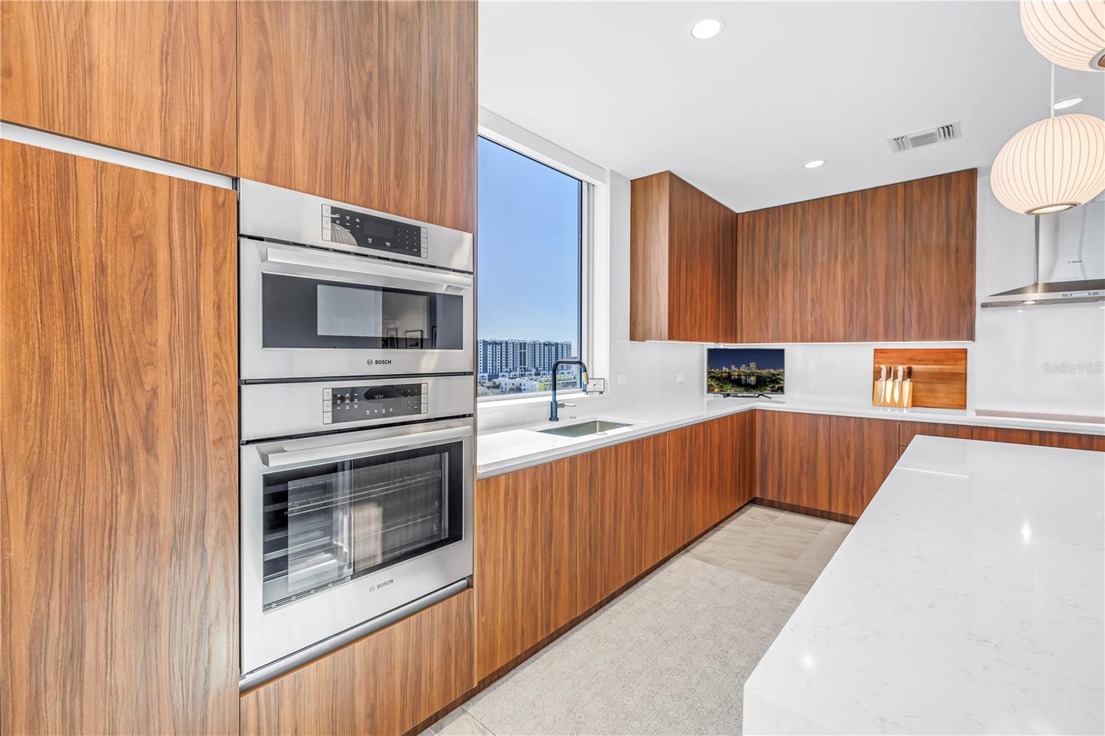 REFLECTION CONDO - Residential