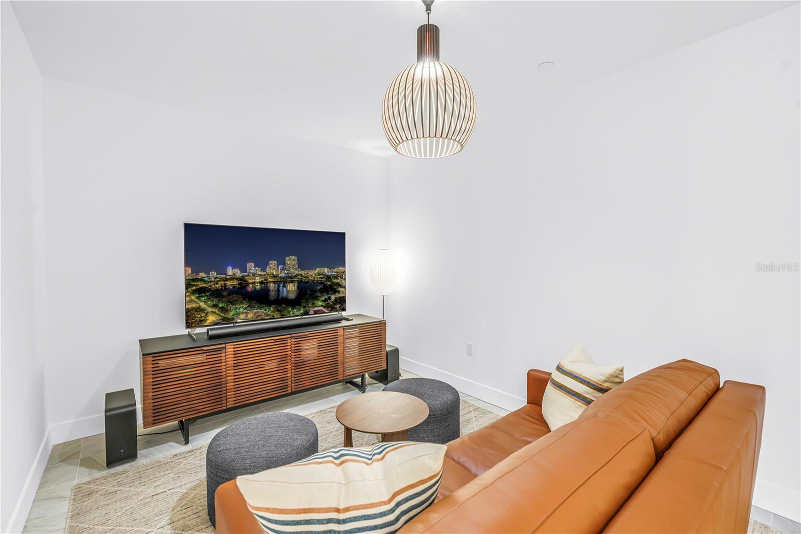 REFLECTION CONDO - Residential