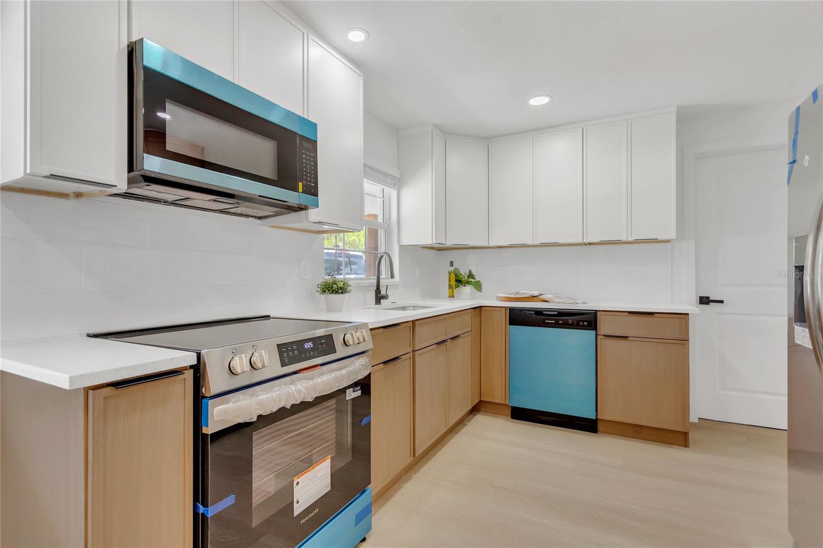 2837 WOODCREST DRIVE